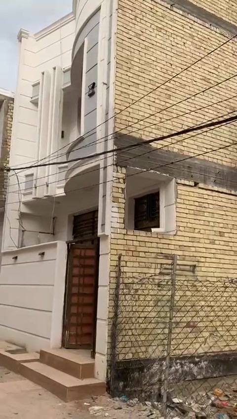السلام عليكم بيت في كربلاء في حي العباس معروض للبيع مساحته 50 متر طابقين بناء حديث للستفسار على هذا رقم ***********
