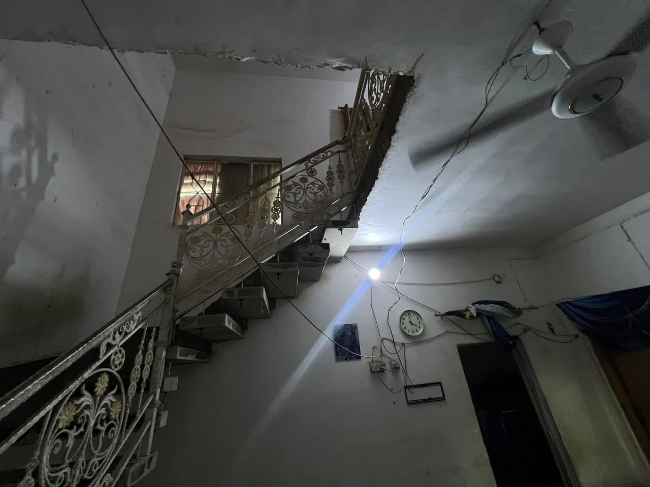 السلام عليكم دار طابو صرف للبيع موقع مميز المكان البكرلي الثانيه قرب محطه الغاز المساحه 322م دار قديم للاستفسار الاتصال *********** أو خاص
