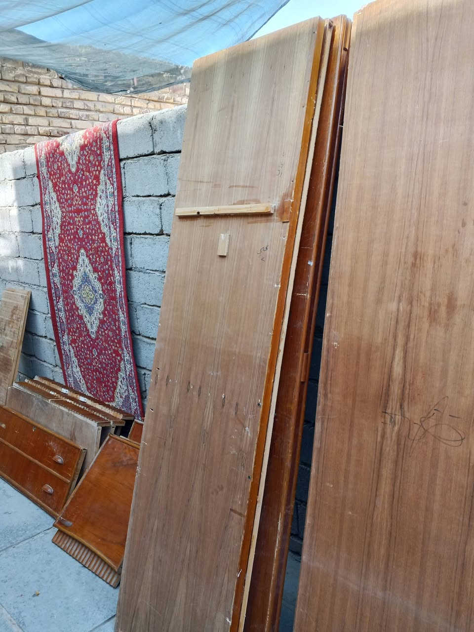 غرفه مفصخه خشم نضيف بس جام محتاجه كامله كل غراضه قيم و اخذ مكان الديوانيه دغاره ***********
