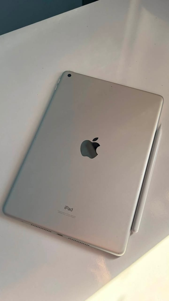 للبيع | iPad الجيل الثامن 128GB 📱✨

للبيع آيباد الجيل الثامن، بحالة ممتازة ونظيف جدًا.

🔹 السعة: 128GB
🔹 اللون: فضي
🔹 الحالة: 90%
🔹 يعمل بكفاءة عالية، بدون أي مشاكل
🔹 تم تحديثه إلى أحدث إصدار
🔹 الشاشة والبطارية بحالة جيدة
🔹 يأتي مع القلم 

💰 السعر: (250)وبي مجال
📍 الموقع: (كركوك)

للتواصل والاستفسار ***********. الجاد فقط، والله يبارك للجميع
