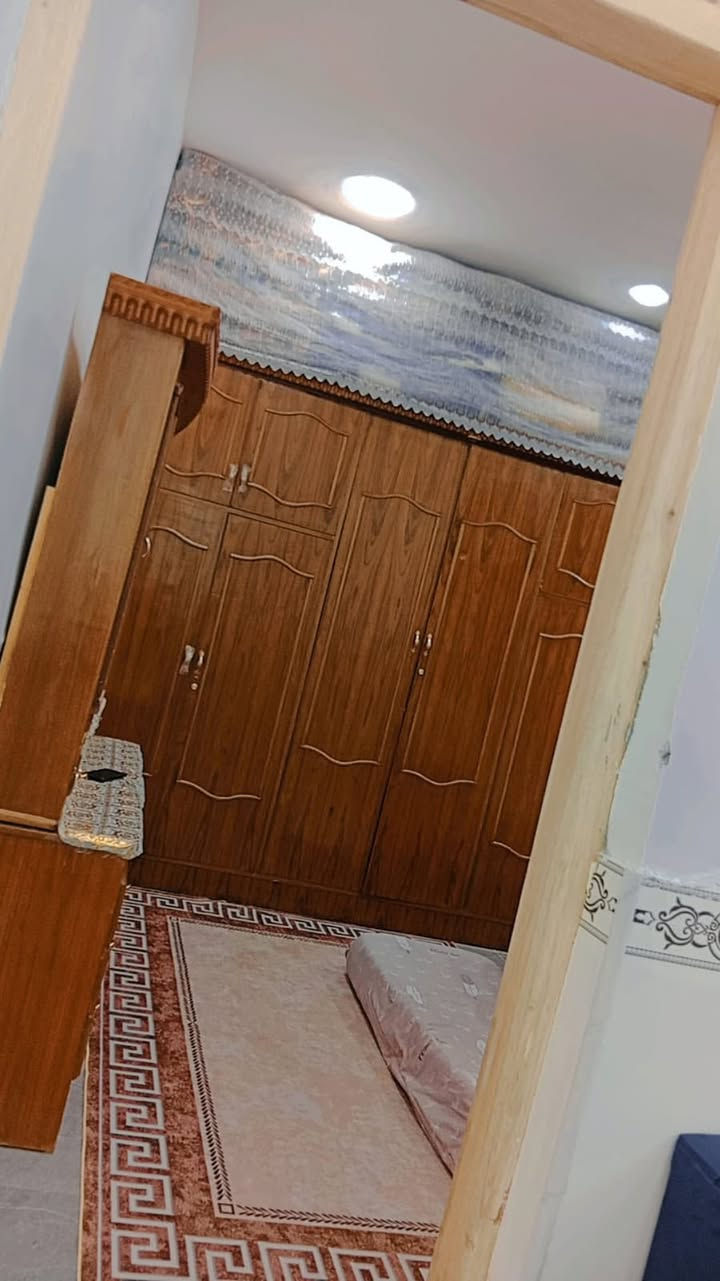 سلام عليكم بيت للبيع بحي الغدير قرب مدرسه الصينيه
بيت على ساحه رقم معامله كامل مساحت البيت ١٠٠ متر بلطول طابقين نقص بس غرفه بناء البيت 2025 الاستفسار على الرقم سعر 80 وبي مجال قليل ***********
