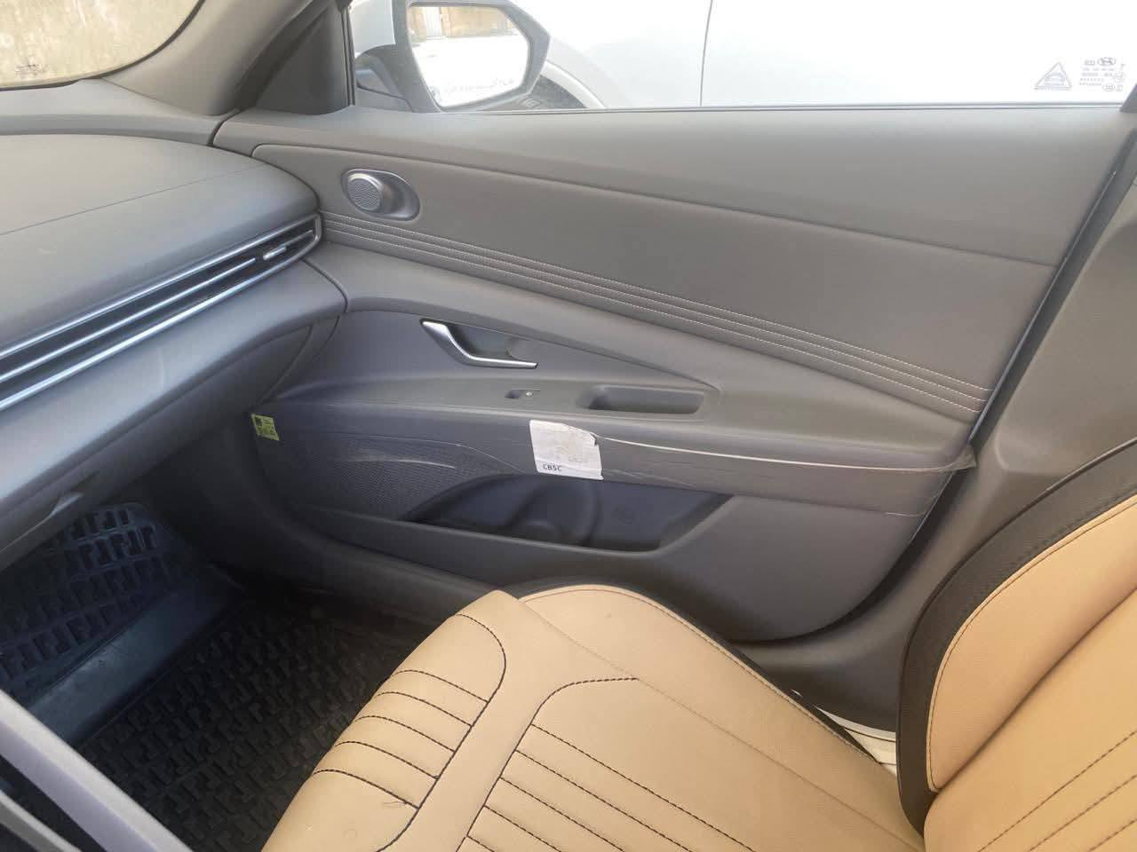 السلام عليكم للبيع لانتره خليجي محرك ٢٠٠٠ بيه حادث ومصلحه
ملاحظاته بنيد مبدل 
وباب صدر نفسه مصلح وصبغ 
وشبر بل باب خلف الصدر 
واتس ***********
