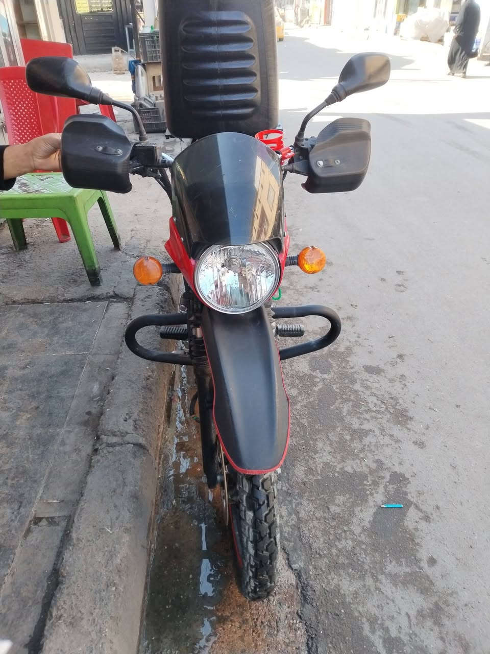 دراجه بوكسر 2021 دراجه نظيفه كبل للشارع اشتغل بيها.السعر 800  ولتصال على رقم صاحب دراجه(***********)
