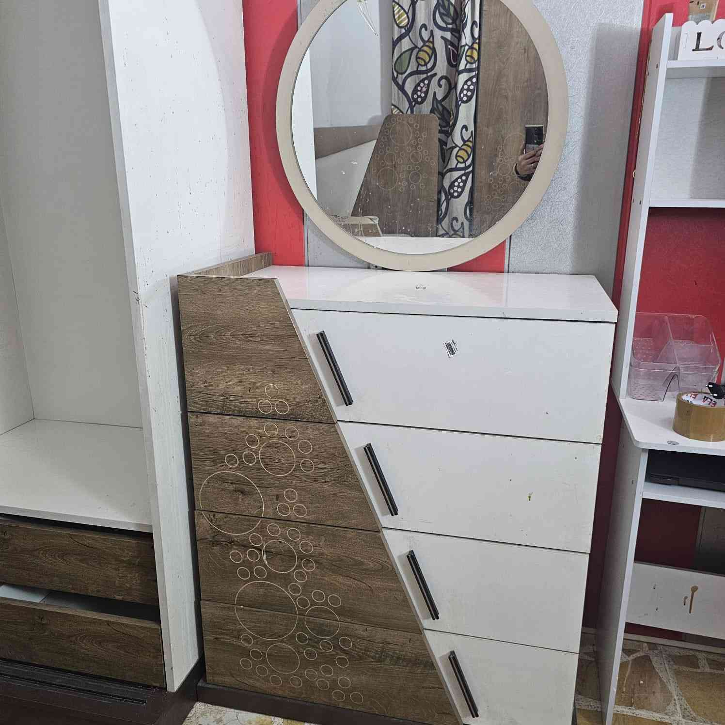 غرفه شبابيه  ب300 باب الكنتور موجود مبي شي احنه شايلي


**إذا كنت صاحب هذا الإعلان وتريد حذفه لأي سبب، رجاءا أرسل رسالة إلى الدعم الفني**