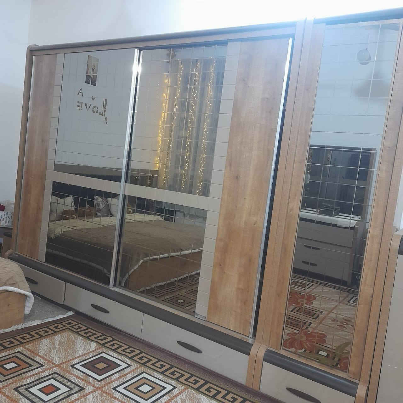 سلام عليكم ورحمة الله وبركاته.
غرفه تركيه درجه اولى ابلوك شغل ثكيل من الداخل والخارج متكونه من  9  قطع ، الكنتور عمله سلايت نظافته ٩٠ بلميه سعرها ٦٥٠ الف بلاش وبلعافيه عله الياخذها كوت حي الحكيم الاولى موبايل ***********
***********
