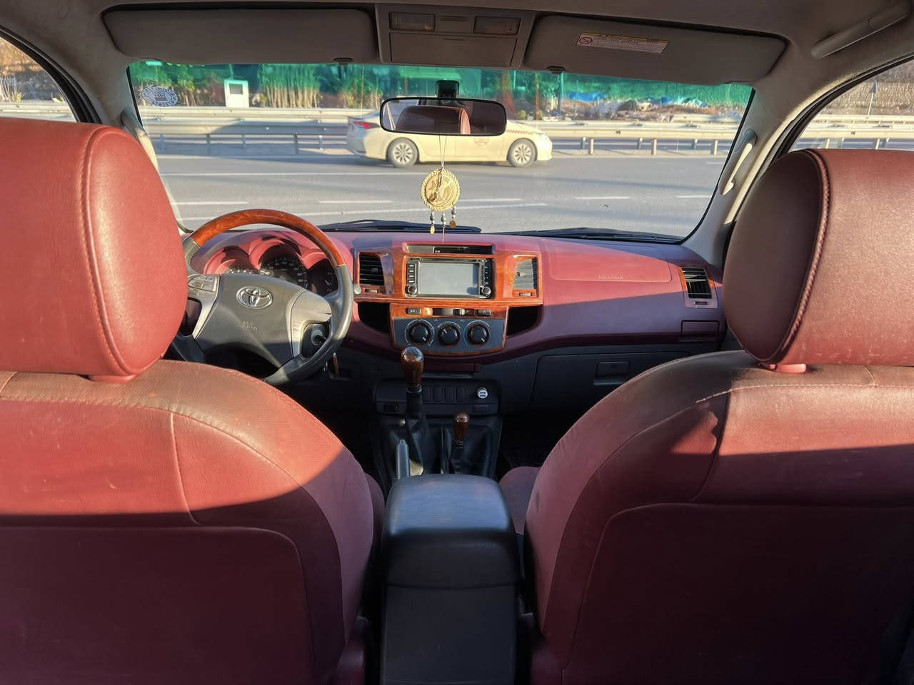 مەرزیە ٢٠١٢ گیر عادی سەید نەهرۆ
کلین تایتل سیارە یەک دەستە زۆر خاوێن و بێ کێشەیە و کەم رۆیشتووە 

هەموو گیانی بە شەرتە 

مەکینە نەکرایتەوە بە شەرتی فەحس.

نوقتەیەکی پێوەبی رسمم گرتووە دامناوە 

سەنەوی سیارە ٨/٢٠٢٧ بەسەردەچی 

سیارە رەقەم هەولێرە.

١٤٣ هەزارحەقیقی  رۆیشتووە

***********

سیارە لە هەولێرە
