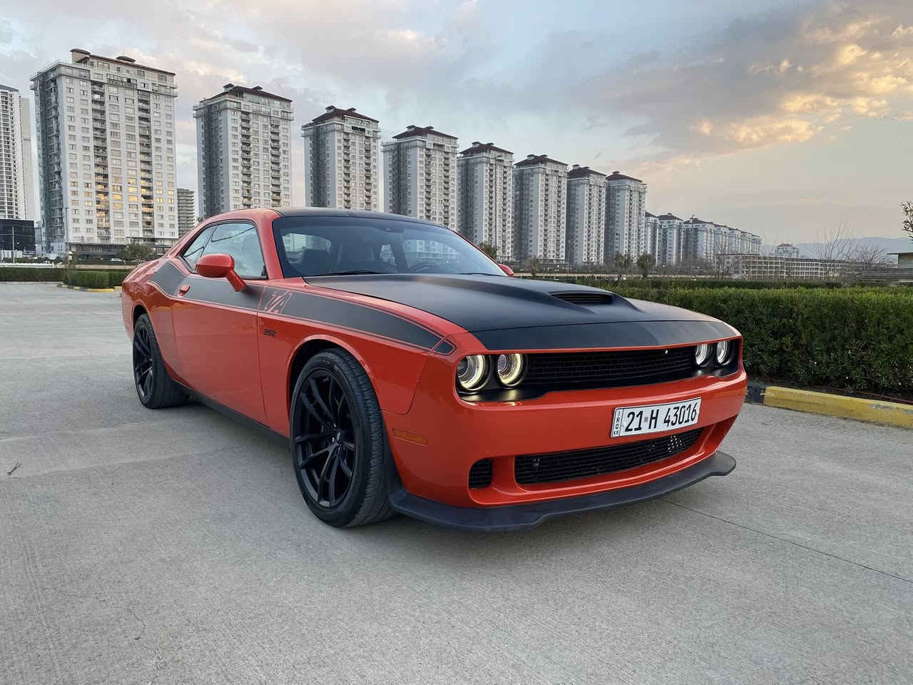 السلام وعليكم
بيع او مراوس
جالنجر SRT /TA 
موديل 2023
النداء الاخير
ماشيه 7 الف يعني زيرو 
كير ومحرك مكفول
حجم المحرك 6400
الون برتقالي مميز
السياره ع وضع الشركة بشرط
النظافه 100
ملاحظة السقف صندوك وبونيد شرايط جانبيه اسًود 
بلادي مسجل بلسنويه
ترقيم جديد بأسمي تحويل مباشر

فوول مواصفات كوشن خزن ميموري كنتاره كوشن حار بار ستيرن كهرباء مري قلاب رادار جانبي وياله فجوج برمبو صالنصه كهربائي بوابات بلادي دبات س ر تي  
انظمة قيادة سوبر تراك حلابات نورمال لانج كونتروال مود سبورت بلادي كيجات ابيض اللون كوشنات مختم TA
اخوان السيارة على وضع الشركة 
بلمنسبه للصبغ السياره بيها 2 قطع صبغ
 بدون دواخل  
العنوان السليمانية 
رقم الشاصي موجود بلمنشور 
 السونار هم موجود 
تنزيل السعر 248ومجال 
اخوان الشراي يتصل 

 ***********
