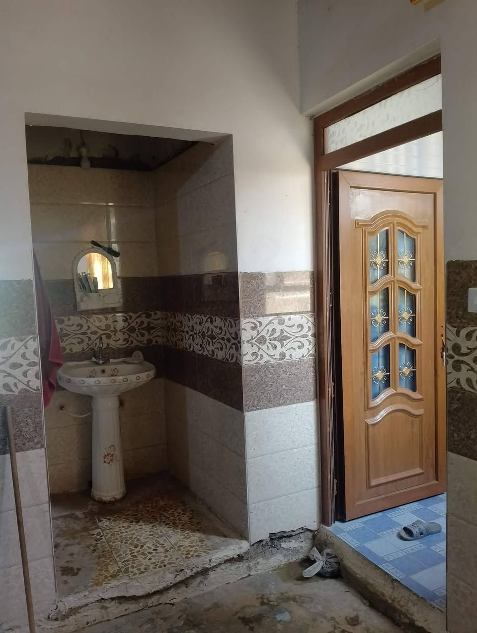 دار للبيع منطقه كوكجلي قريب علا سايدين خلف علوه الخضراوات نزار سعدون قريب علا مجمع شروق 
المساحه 300 متر
الواجه 10
العمق 30
كراج 8×5
حديقه 7×5
اسقبال5×6
مطبخ 5×5
الهول 7×8
غرف نوم عدد 2 / مساحه 4×5
مجمع صحيات معزول عن الهول 
مساحه الحمام 2×3
ترك 2×10
السعر 60 او بي مجال 
سند زراعي نموذج 25
خدمات كهرباء صناعي + وطني + مولد 
ماء كوكجلي