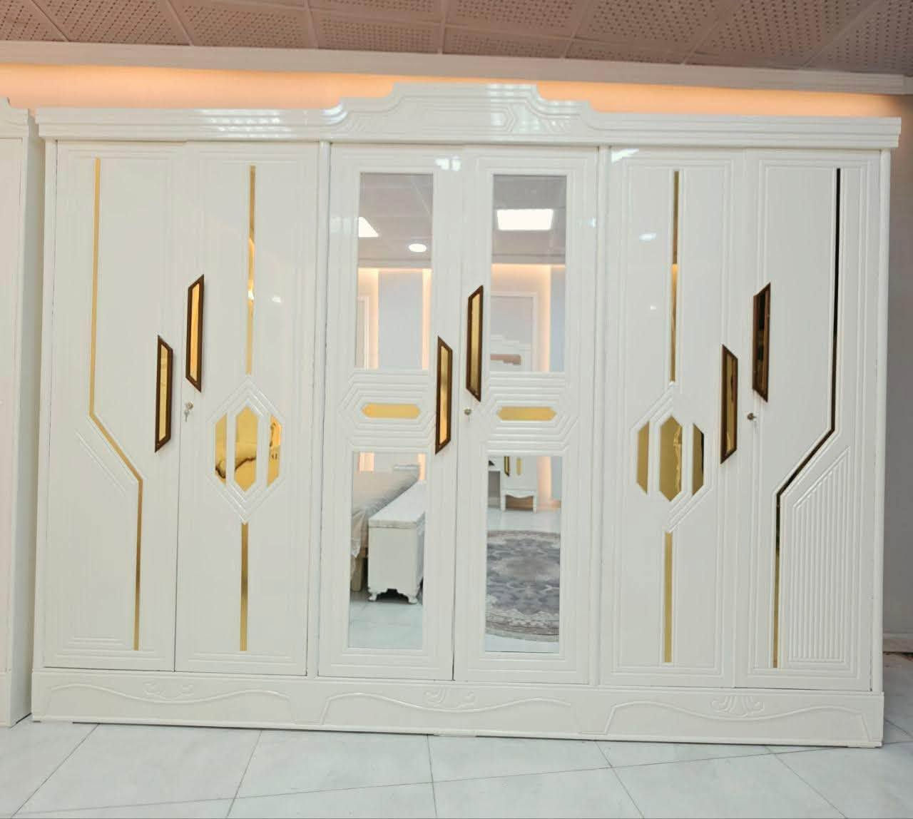 السلام عليكم غرفه نوم عراقي درجه 3 نجاره عراقيه 
تصميم تركي عدد القطع 9 غرفه عمليه مع الشد ونقل جميع المحافضات طول الكنتور مترتين و30 عرضه الكنتور 70س سعر 1250 مع الشد ونقل جميع المحافضات مجاني رقم ***********
