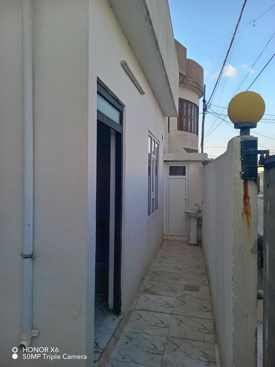 رقم الاعلان 2347
#دارللبيع 95م مربع
كركوك بنجاعلي خلف المستوصف
#مكونات (غرفة نوم مطبخ استقبال وصحيات وكراج سيارة)
فول خدمات
فرع تبليط
فول سيراميك
نظام دكت
قريب من سوق
#سعر 34مليون و بي مجال
☎️*********** واتساب
☎️*********** فايب
#مكتب_ازاد_للعقار
