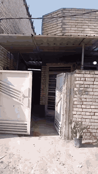 دار للبيع غرفته نوم وصاله ومطبخ وخدمات طابق واحد زارعي سند 25 قرار محكمه 
للاستفسار ***********
