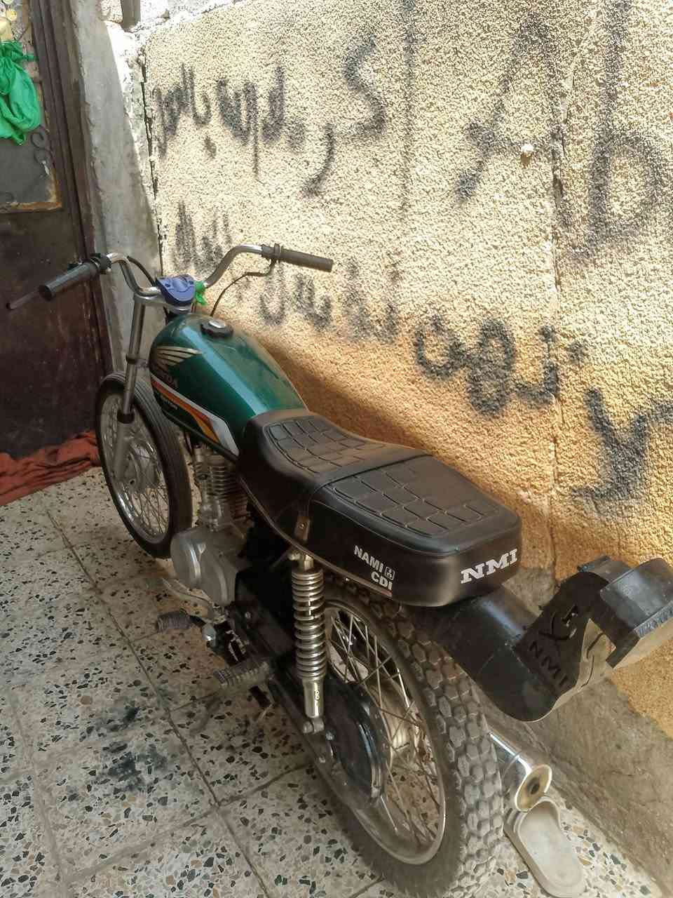 السلام عليكم نامه شلامجه موديل 25اوراق دراجه بس كام شفت بيه وياله ثنين جديد سعر 525بيه مجال ترهم مراوس ب كامله *********** مكاني حله محاويل
