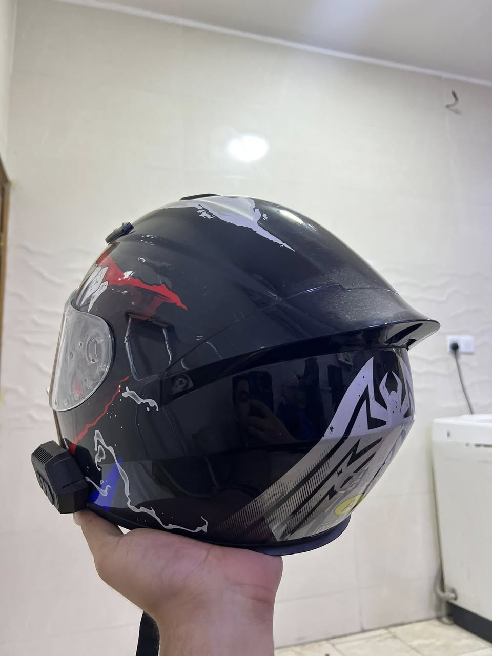 خوذة للبيع
ماخذها ب 120 دولار وشرط خفيفه والتهويه مالتها فول 
واصليه للامانه اني مجربها الله يجفيكم شر الحوادث 
سعرها قيم واخذ دا ابيع لان بعت الدراجة
مكاني بغداد حي الجامعة 
ادزها بتكسي ماعندي مشكلة 
***********
