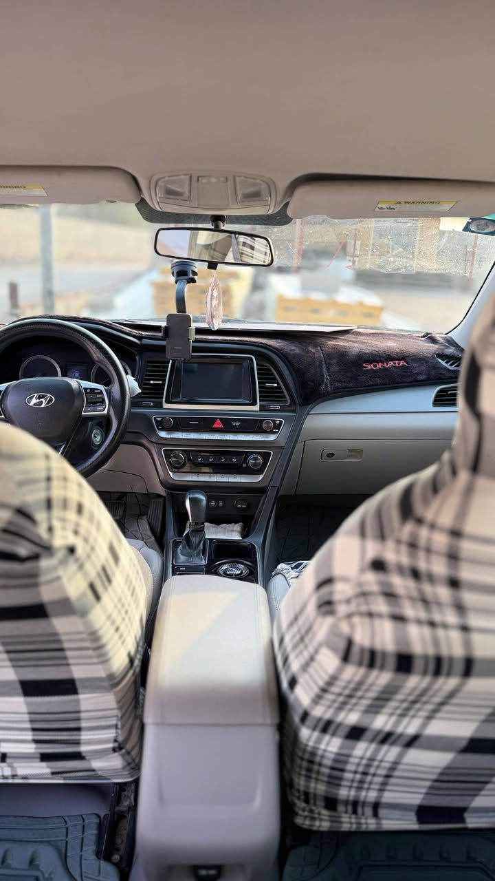 السلام عليكم سوناتا مديل 2018 وارد  امريكي حادث موضح بصوره سياره بيه بنيد وجاملغ فقط صبغ تجميل بدون معجون  وبيه بارد بجاملغ رقم بغداد بسمي  سعر ١٣٥ وبيه مجال /*********** /*********** / بصره
