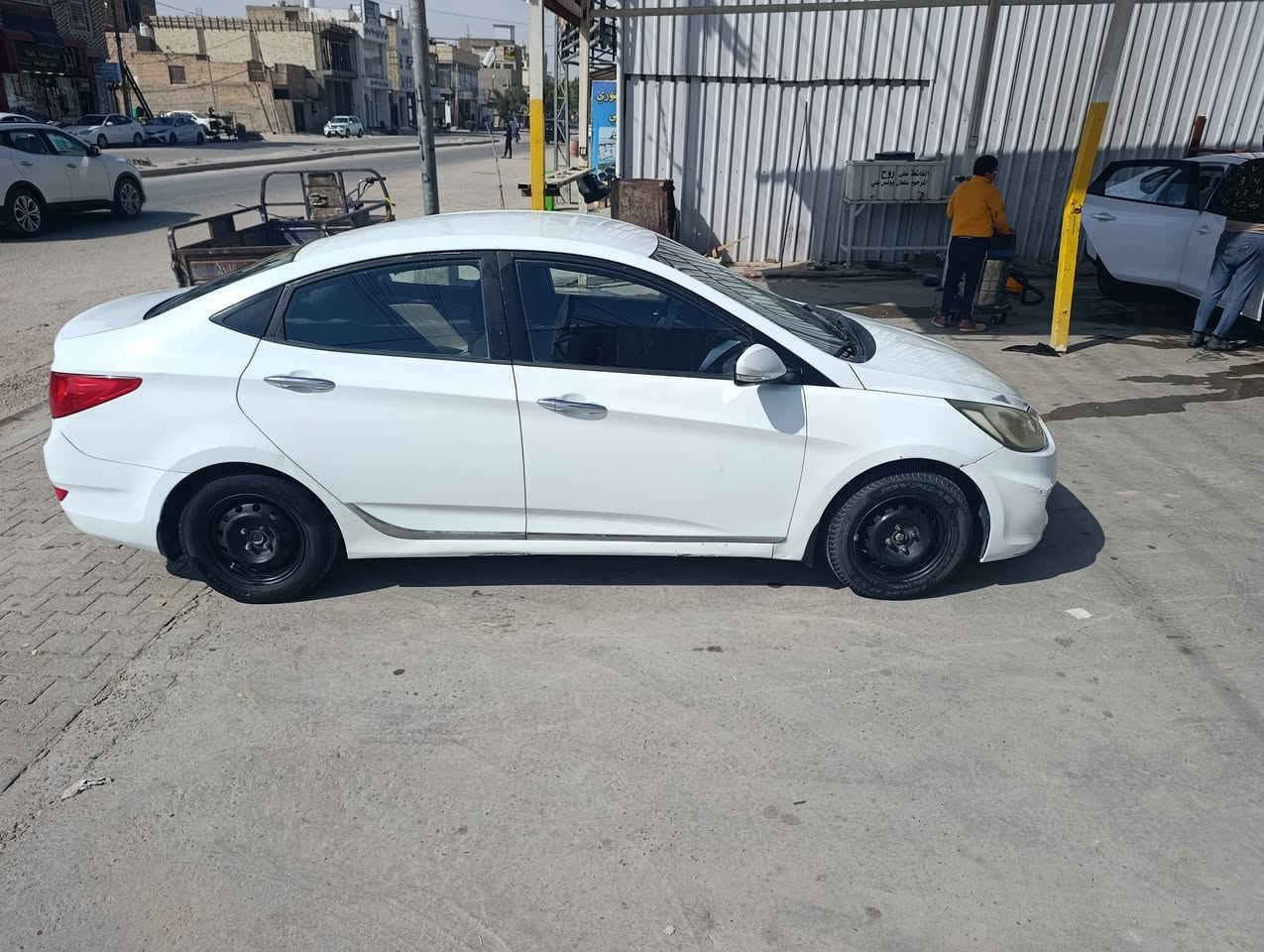 السلام عليكم ،،،اكسنت موديل 12 رقم نجف مشروع وطني مكينه 1600تبريدثلج كهربائيات كلها شغاله تخم تايربيها صبغ قليل كفاله من الضربه ،،،،،،مراوس بسياره عائليه سبعه راكب (علمآ مالك السياره متوفي)***********,,,,النجف ،،،،الكوفه
