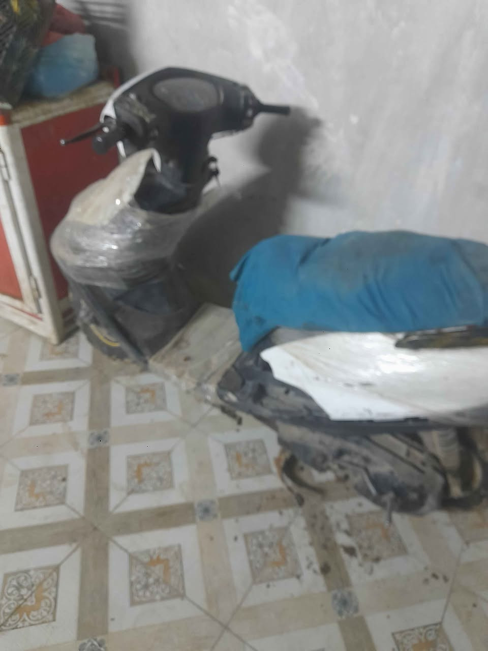 سلام عليكم دراجه البيع شغاله سعره ١٢٥ الف مكاني الزعفرانيه يم عمارات سعيده *********** بغداد, العراق
