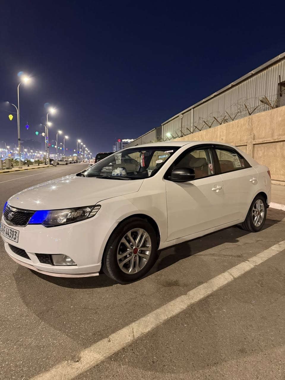 كيا سيراتو ٢٠١٢ خليجي نص فول 
تحكم ستيرن جهتين 
حساس خلفي 
كامرة دوارة 
كير مكينة كفالة 
محرك ١٦٠٠ 
5 ويل كب 
ماشية ٩٥ حقيقي 
تخم تاير جديد
رقم دولي بأسمي شرط تحويل 
٣ قطع صبغ كفالة تبديل و فتح سونار موجود 
*********** واتساب 
***********   اتصل
سعر ٩٧ وبيهة مجال 
مكان السيارة بصرة
