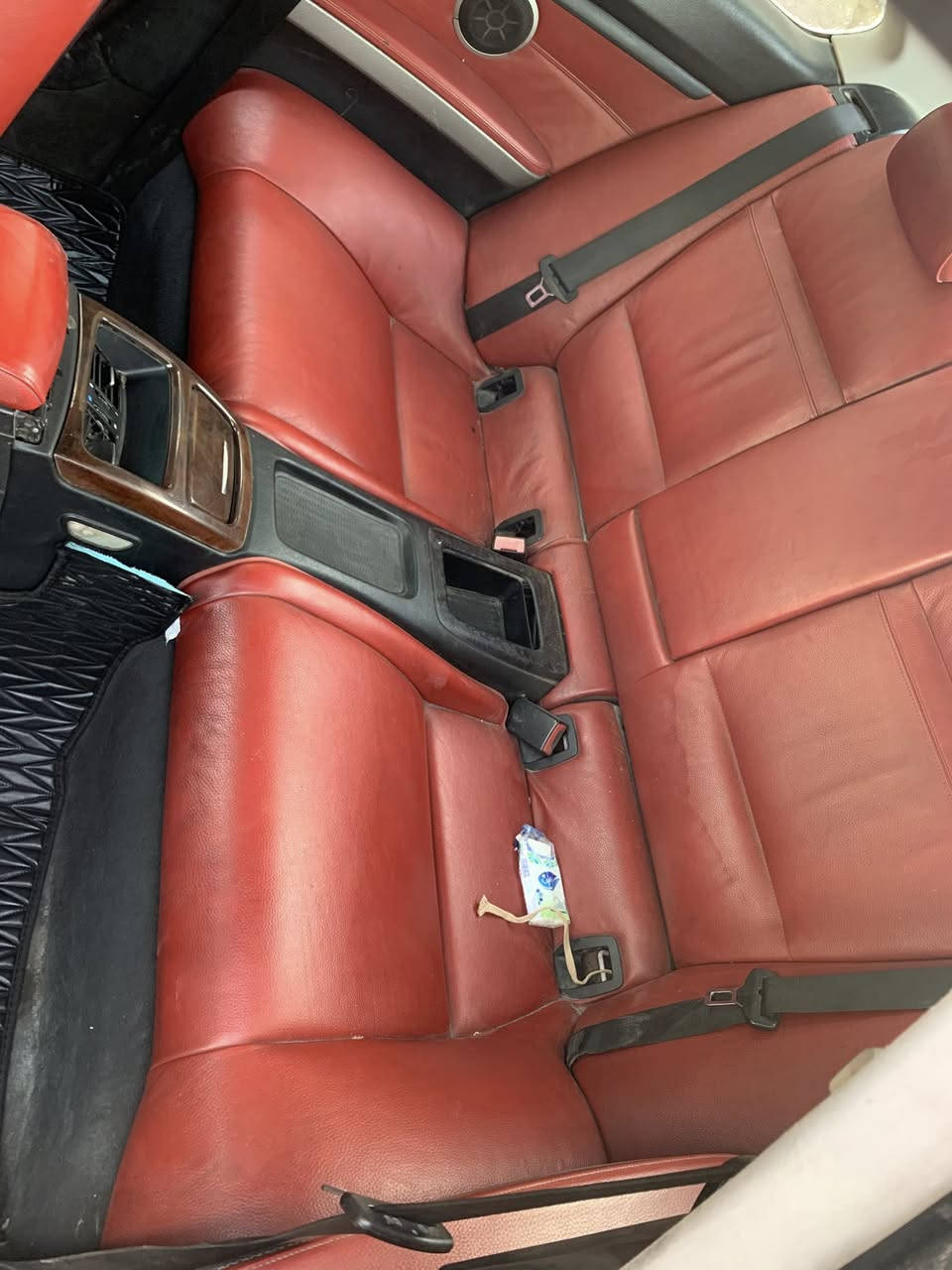 السلام عليكم للبيع e92 رياضي تك باب صبغ عام جمالية كفالة ايرباكات ولغود وتكم مبدل بيها جاملوغ ودعامية رقم بغداد 
مكانها ديالى قضاء الخالص 
السعر ٩٥ وبيها مجال 
الشراي يتصل وهذا رقمي***********
