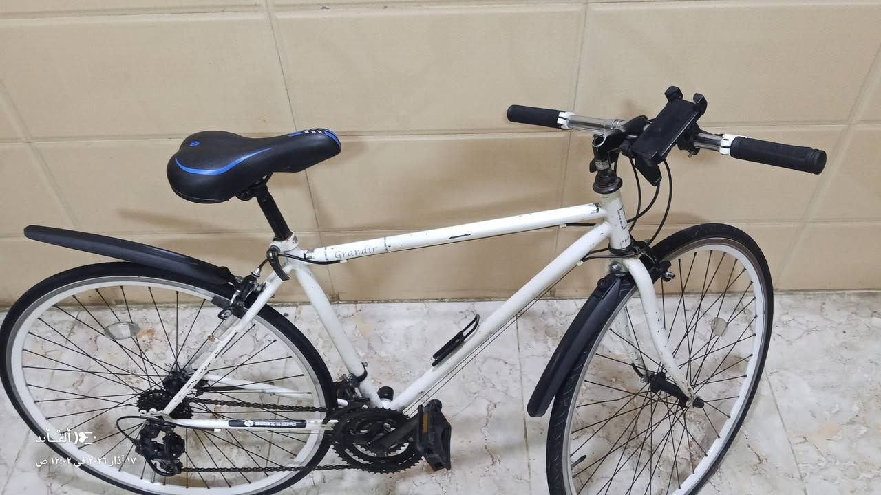 السلام عليكم
بايسكل c700 للبيع جدا نضيف ومابي اي نقص وكله شغال 3×7 حجم البايسكل 27طبعاً البايسكل وكله نضام شيمانيوم 
العنوان: الدوره شارع 60
السعر: 90وبي مجال 
الاستفسار واتساب*********** واني خادم ان شاءلله
