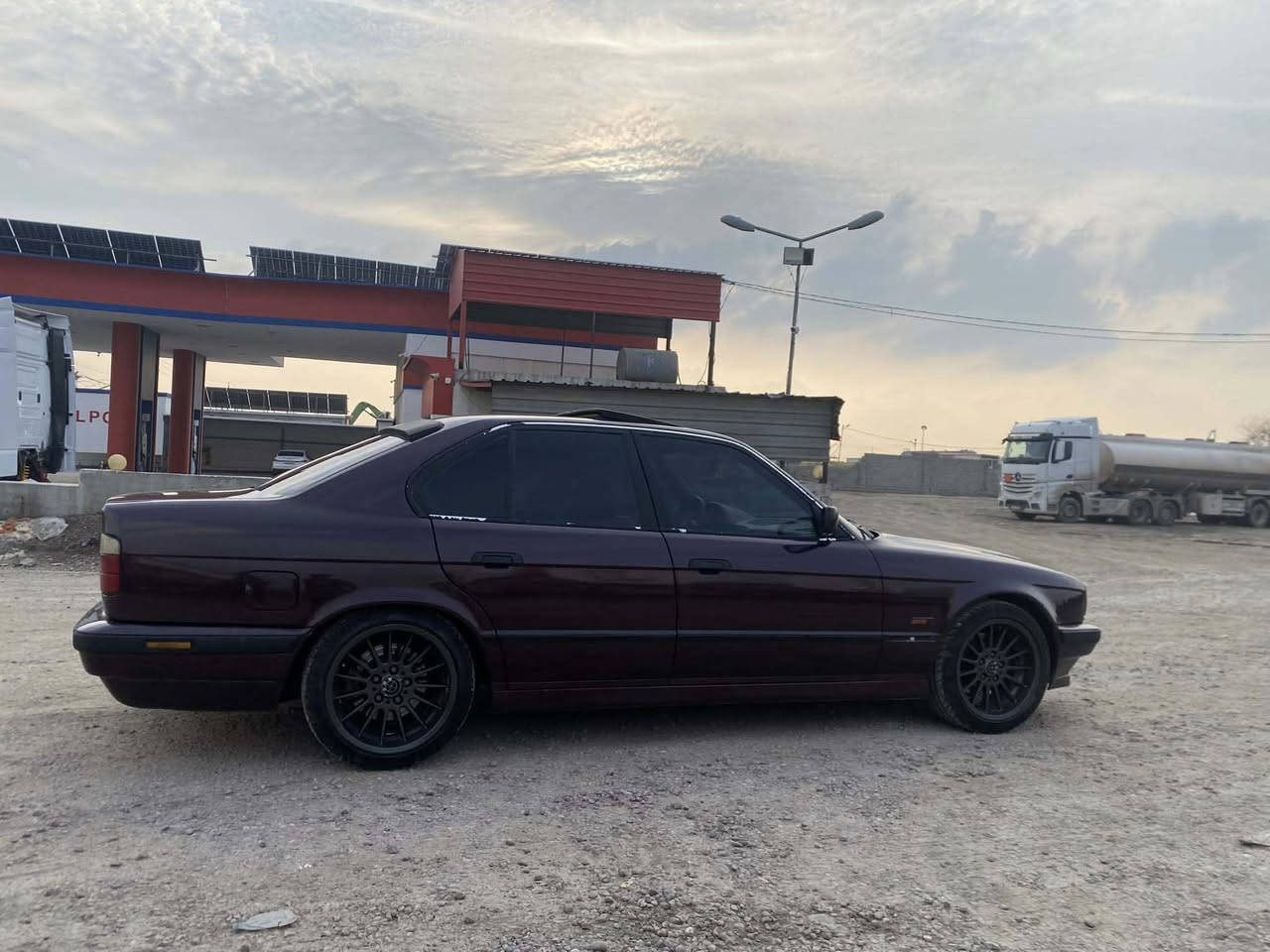 بەناوی خودای میهرەبان
BMW1994
بیلا525تۆماتیک ئارم پلاستیک سولێمانی بۆیاخی تازە 
گێڕ مەکینە بەشەرت 
ناوجلد گوشین جلدو هیتەر 
حەفت بالیف دەبل پەڕەشوت
سلایت پێش پان 
ABSگەرمی تەبرید بەشەرت
بەشەرتی بێ قۆپ بێ شوخت
بەردی گزۆزی بەشەرت دەستی لێنەدراوا مۆدیلەکەشی ۹٤لەسەربەرد بەوشەرتا هیچی نەگۆڕابێ یەک تیب بەوایەری وەنەبێ هەمو قەلبی بەشەرتا
ویلی ۱۷ئەوڕوپی ۲سایز بێ تەقی و خواری
سەحری ٤٨یەک تۆز مەحمەلا
***********
