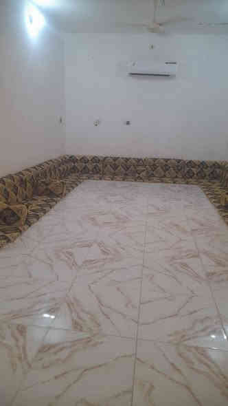 السلام عليكم بيت للبيع مساحة 270 بناء بلوك بحي الفداء بشارع أبو لبنان يحتوي على غرفتين وصالة 6×6
واستقبال 9×4 السعر 150
البيت رقم
***********
