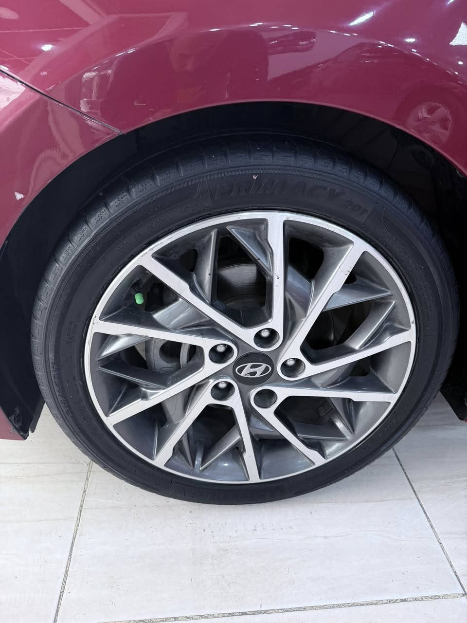 الانته -2020-حادث موضح بالصور قطعتين صبغ فقط السياره كلش جديده او مخدومه كفاله كير مكينه صدر مكان السياره بغداد 140$ او بيه مجال بسيط -***********
