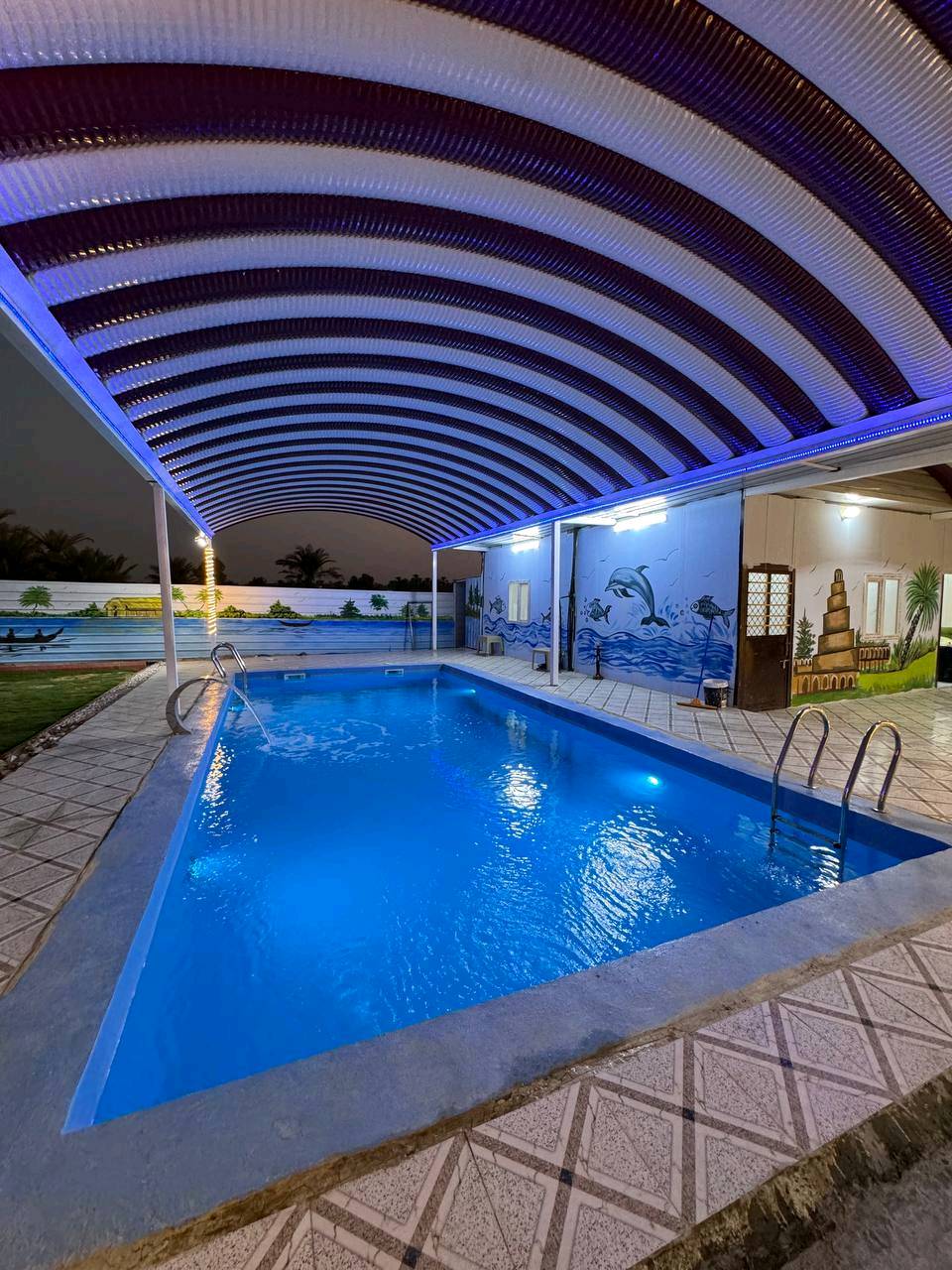 السلام عليكم 
🌿 تدور على مكان متكامل يغيّر جوّك؟
📢 لا تدور بعد!
مزرعة زيتونة
متوفرة للإيجار اليومي وبكل المميزات ✨
📍 الموقع: المدائن – سلمان باك – منطقة باوي
🏊‍♂️ حوض سباحة
🛏️ غرفة نوم
🛋️ صالة مريحة
🌳 طبيعة وهدوء وهواء نقي
👨‍👩‍👧‍👦 مثالية للعوائل
🔥 ممتازة للتجمعات والجلسات
📸 مكان مرتب للتصوير وصناعة الذكريات
✔️ نظافة عالية
✔️ خصوصية كاملة
✔️ أجواء راقية وبعيدة عن الزحمة
🎯 يوم راحة، سباحة، ولمّة حلوة؟
زيتونة تختصر كلشي بمكان واحد 🌿👌
وبأنسب الاسعار ❤️
📞 للحجز والاستفسار 
*********** 
***********
