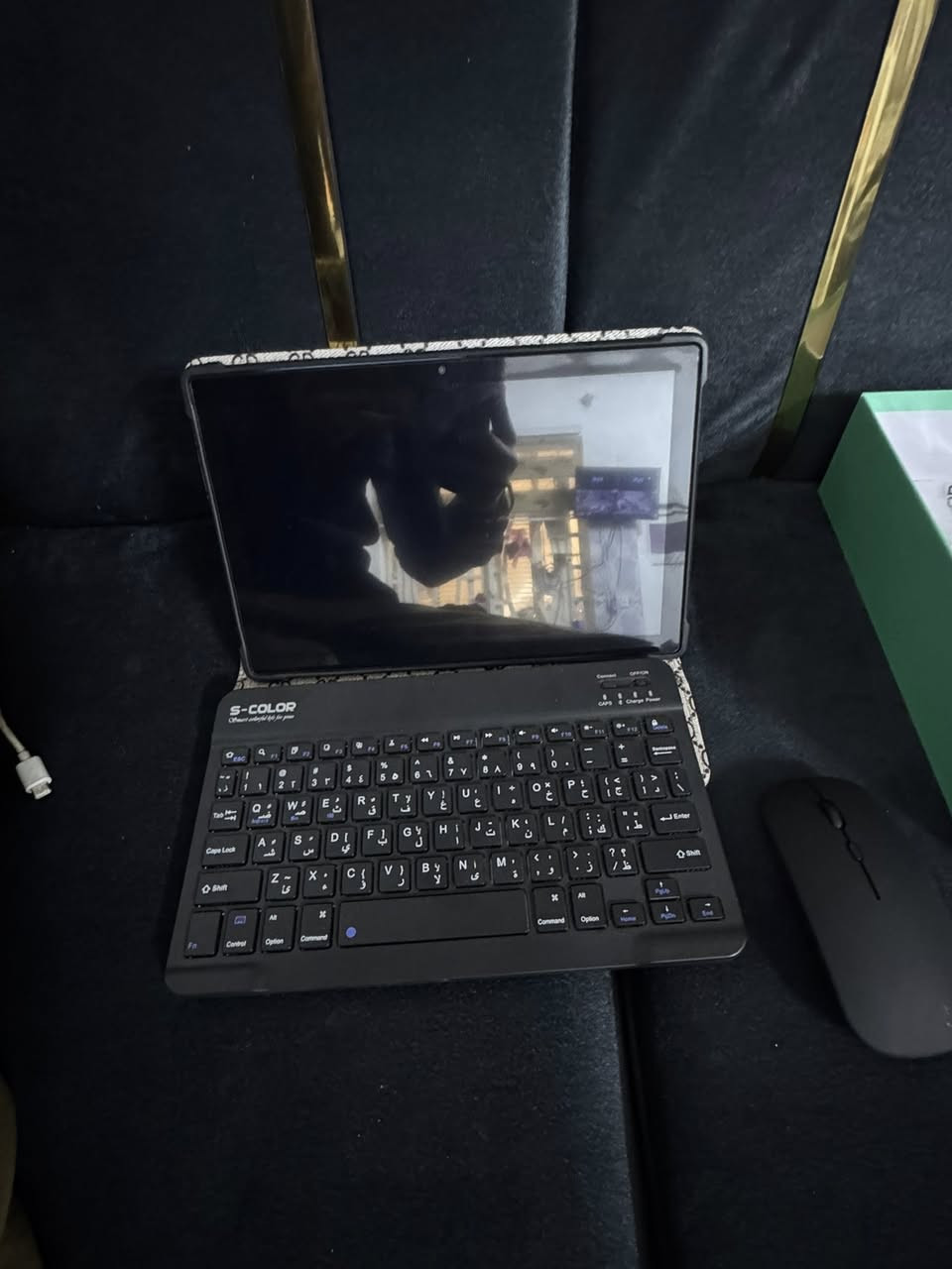 سلام عليكم ايباد ويا كيبورد و ماوس ينربط عليه شغال و حديد استعمال يوم واحد أخذته ب ١٢٥ أبيعه ب ١٠٠ مكاني ديالى بعقوبه  يوجد توصيل داخل بعقوبه ***********
