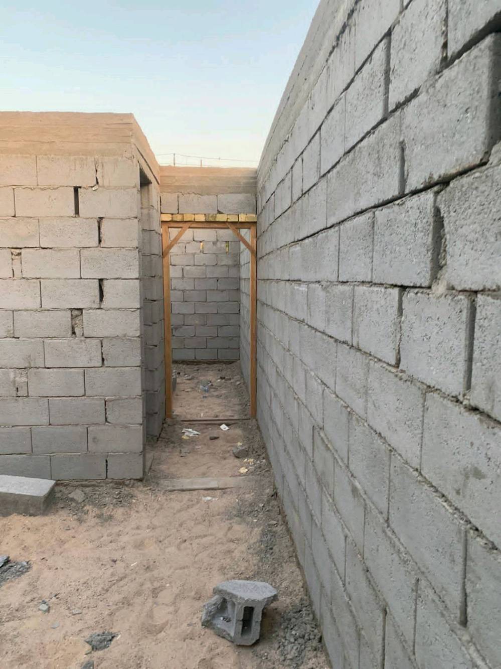 سلام عليكم هيكل وقف سني واصل للرباط أو بي بلوك يوصل للسكف مجاري كامله شغل درجه أوله المساحه 100 /5/20 العنوان أبو الخصيب ابو كوصره شارع الرحمان رقمي *********** سعر 20