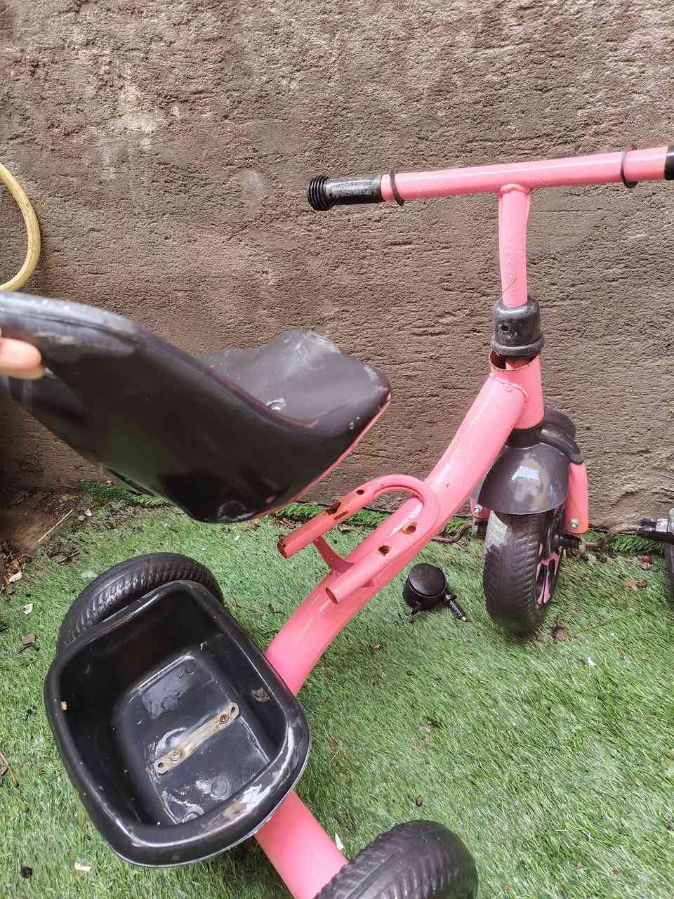 بايسكل فقط المقعد مكسور اريد انطي ل اطفال محتاجه مكاني البصره الي يريده يخابرني
***********
