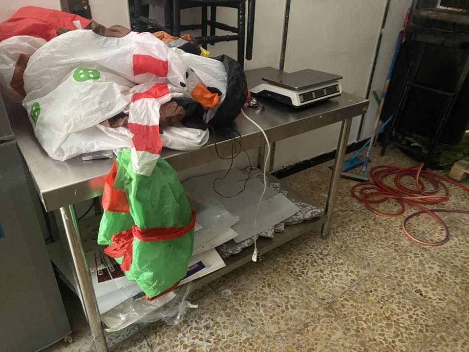 السلام عليكم غراض معمل كيك ومعرض
للبيع …… صح مستعملات بس الل يشهد الغراض 
يخبلن جودة ممتازة ❤️
للاتصال ***********
