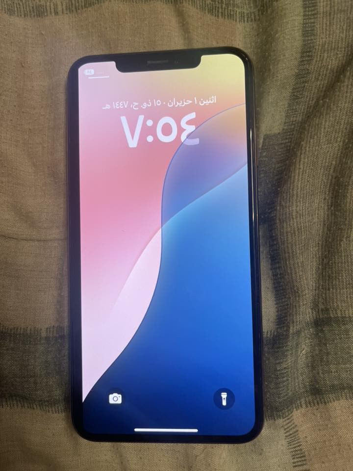 ايفون xsmax
ذاكره 64
نظافه مثل بالصوره والضرر واضح 
تك سيم نموذج M
واتساب ***********
