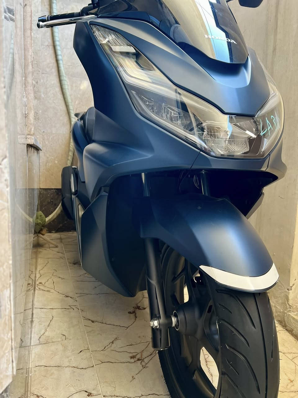 ‏﷽
سلام عليكم psx الجيل الرايع ياباني jk05 الدراجه جديد مال رنبه منازل للشارع ماشيه 5 الف 125 cc استاند حساس وبيه حساس توقف بلزدحام تطفه ولونه مميز بصمه ام الدكمتين بعد الدهن مال يابان بيه برغي ممفتوح بيه *********** مكاني بغداد
