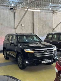 لاندكروز VX ليمتد • ٢٠٢٣ • ٤٠٠٠٠ كم