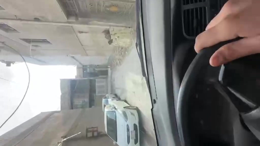 سلام عليكم قطعت ارض للبيع 100 متر 5 في 20 بلنواب خدمي خلف ابو الغاز فرع 6 متر رقم الهاتف *********** السعر 140
