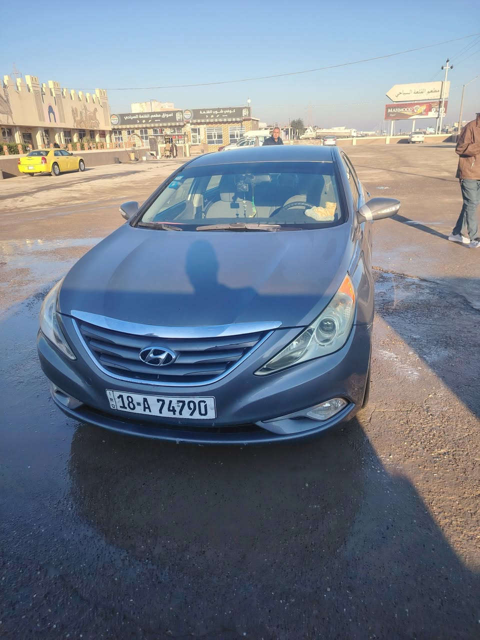 سوناتا موديل ١٤ أمريكي رقم بابل بأسمي الدولي ماشية ١٢٣ ميل قابل للزيادة حادثها بنيد وجاملغ جهة السايق والباقي مكفول محرك وكير وحدادية ٧٥ ٪ منظومة زنون كاملة والادفانز انساه عليها برنامج بنزين عادي السيارة عليها إدامة كاملة تجي تفحص وتشوف بعينك سعر ١١٢ وبيها مجال قليل رقم الهاتف *********** السيارة في الحلة مركز المدينة
