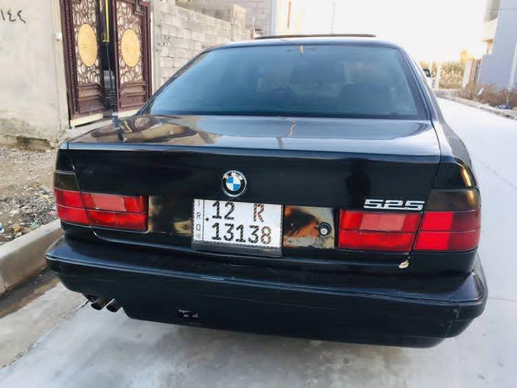 سلام علايكم بي ام 525 كبس فانوس كير توماتيك فتحه بل سقف رقم نينوى الماني صاحبها الشرعي موجود بل موصل شرط التحويل مكان السياره حي الشيماء السعر٥٠وبيها مجال الطيبين ملاحضه السياره يرادلها باتري وترتيبات بصيطه 
***********
