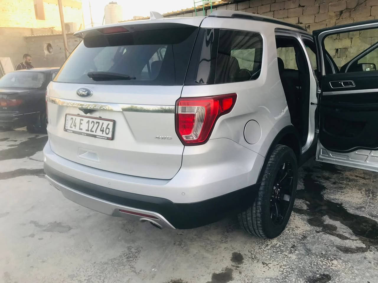 اكسبلورر  2017 رقم دهوك حادث جدا بسيط بدون ايرباك بدون صبغ بدون تبديل سياره نظيفة 175 ورقة مكانها بغداد  ***********
