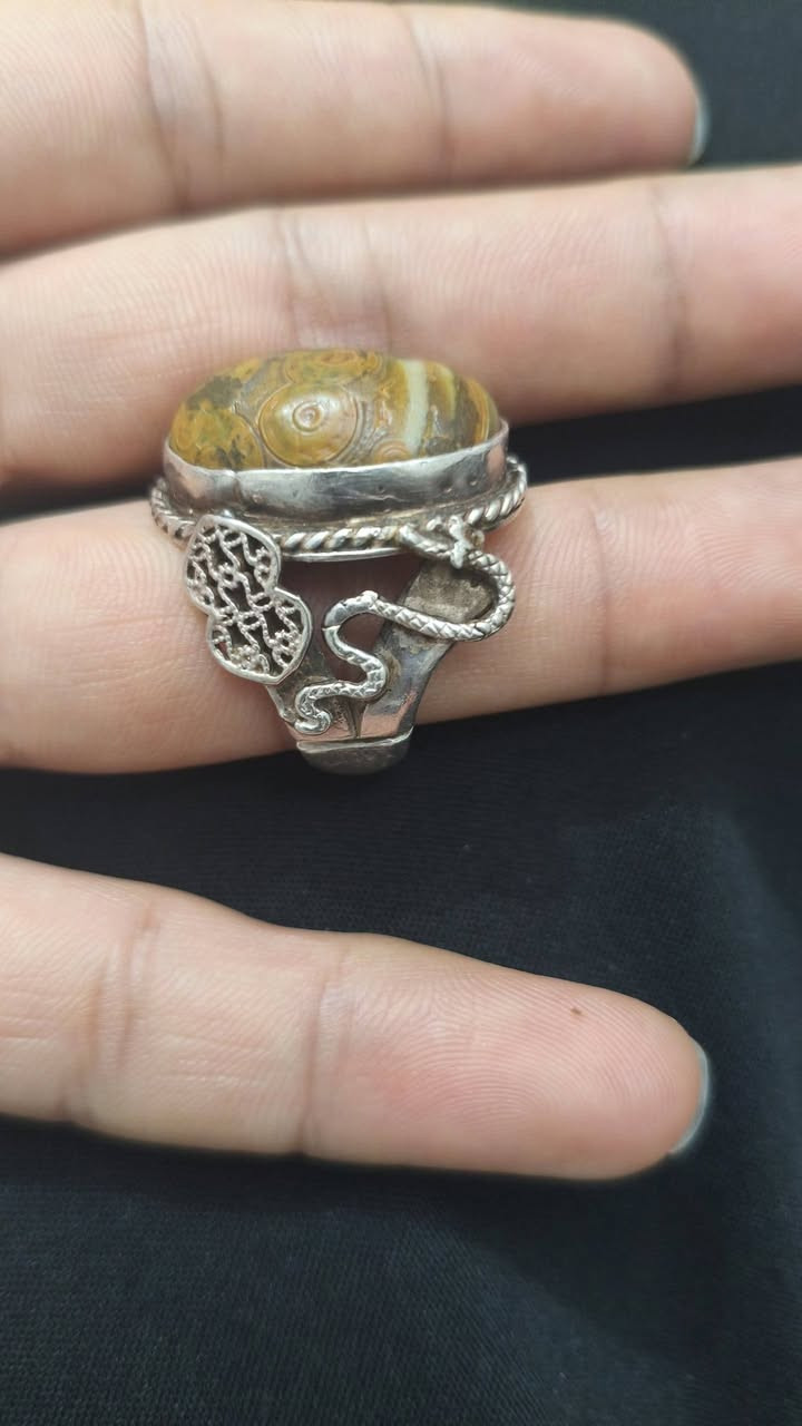 السلام عليكم 
 يماني طبيعي حجره قديمه مصور تحفه 
وزنه 27غرام 
السعر 150قفل قفل بدون عمله


**إذا كنت صاحب هذا الإعلان وتريد حذفه لأي سبب، رجاءا أرسل رسالة إلى الدعم الفني**