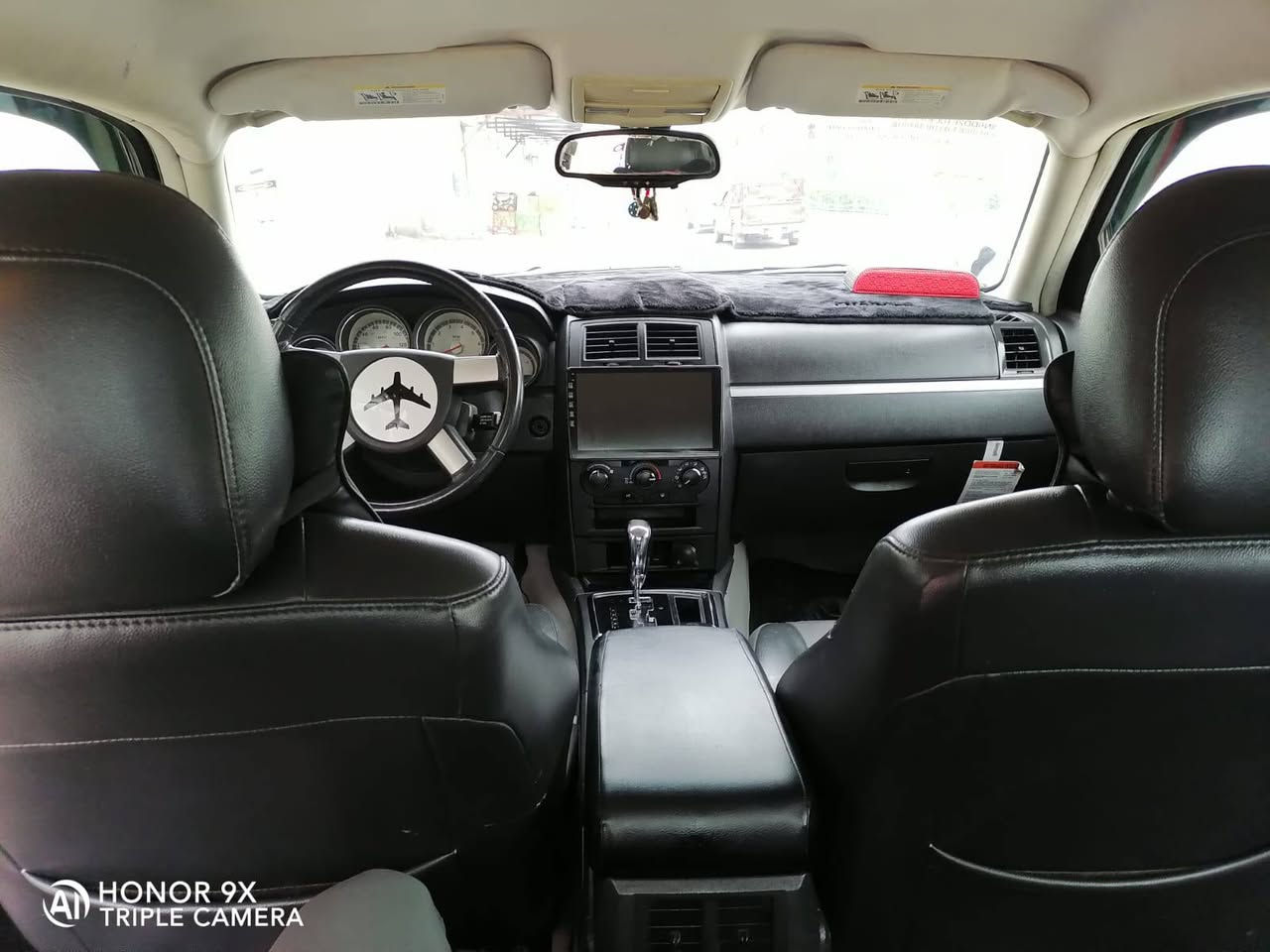 جارجر موديل ٢٠٠٩ 
لون سلفر
سياره جاهزه كل نقص مابيها 
محرك ٣٥٠٠
كير محرك شرط سياره شرط مامشتغله خط 
طخم امامي خلفي جديد 
طخم ويل جديد 
تبريد تتفئه شغال 
كشنات جلد كشن السايق كهربائي
سياره بسمي سنويه جديد كابون 
سعر ١٢٠ مجال بسيط
***********
***********
