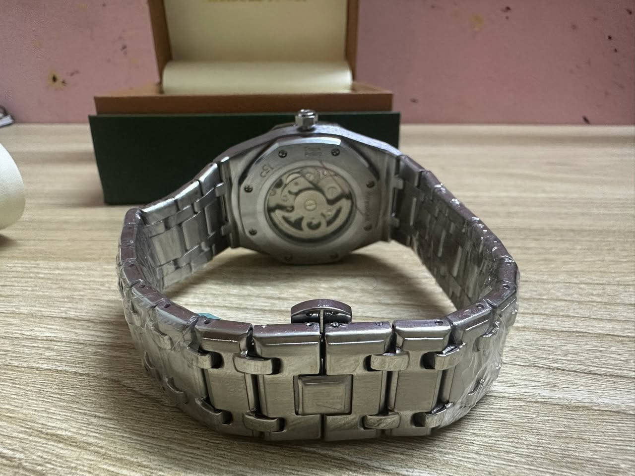 تصميم فاخر لعشاق الفخامة 👑
🔹 مكينة أوتوماتيك (تشتغل بحركة اليد – بدون بطارية)
🔹 ضهر كشف – تشوف المكينة بالكامل 😍
🔹 هيكل تيتانيوم قوي وخفيف بنفس الوقت
🔹 وزن ثقيل وإحساس فخم باليد 💪
🔹 زجاج مقاوم للخدش (سافاير)
🔹 لامينوس يضوي بالظلام 🌙
🔹 ستايل سكليتون (Skeleton) يبين التفاصيل الداخليه
60 الف مع توصيل


**إذا كنت صاحب هذا الإعلان وتريد حذفه لأي سبب، رجاءا أرسل رسالة إلى الدعم الفني**