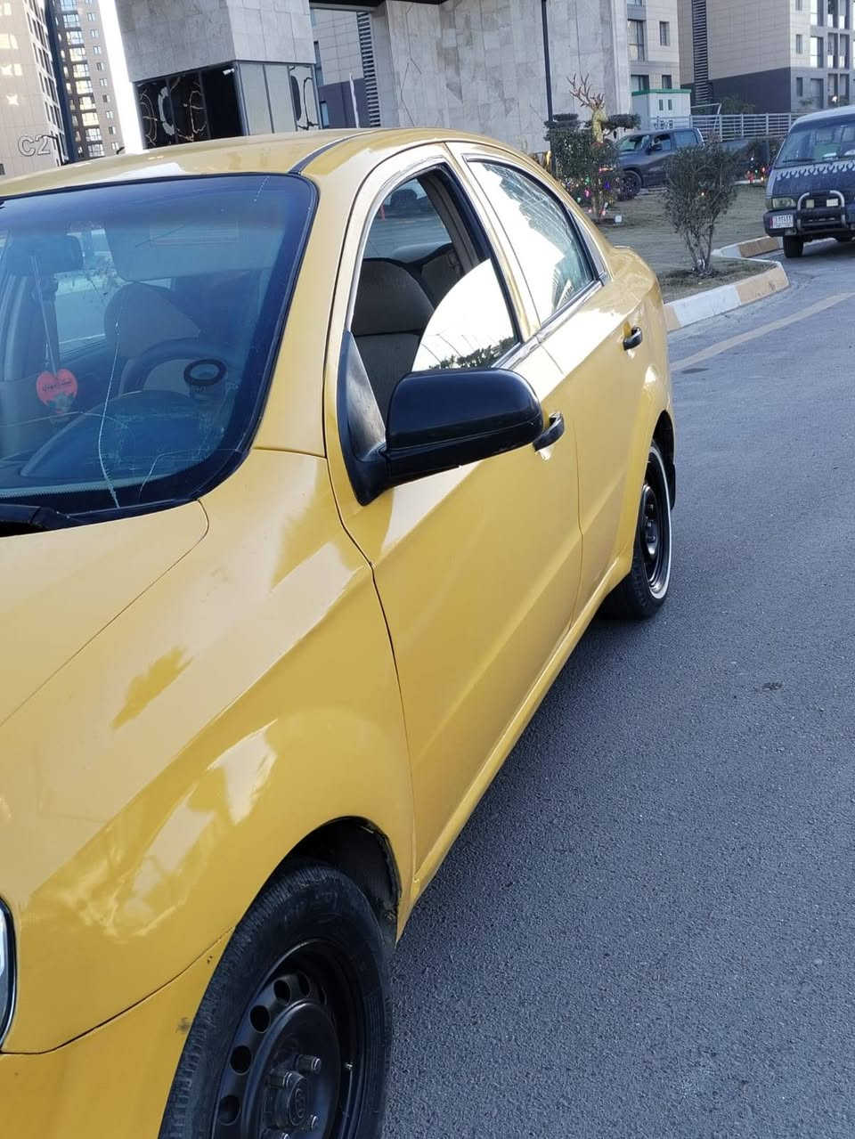 السلام عليكم افيو للبيع مال ااشركه العامه موديل 2011 كير عادي السياره بيه 3 قطع تبديل بدون لا دواخل ولا شواصي مصبوغه صبغ عام للجماليه معمره جديد السياره وارد خليجي مفتوح حجم المحرك 1600 امصفره هيئه ووغرامات تبريد منضومه جديدت الكهربائيات كله جديده الرقم انكليزي او هزه جديده السعر المطلوب 48 ورقه وبيها مجال
 حك الجيه شرط التحويل ثاني بغداد حي الجهاد يوم رقم الهاتف ***********
***********
