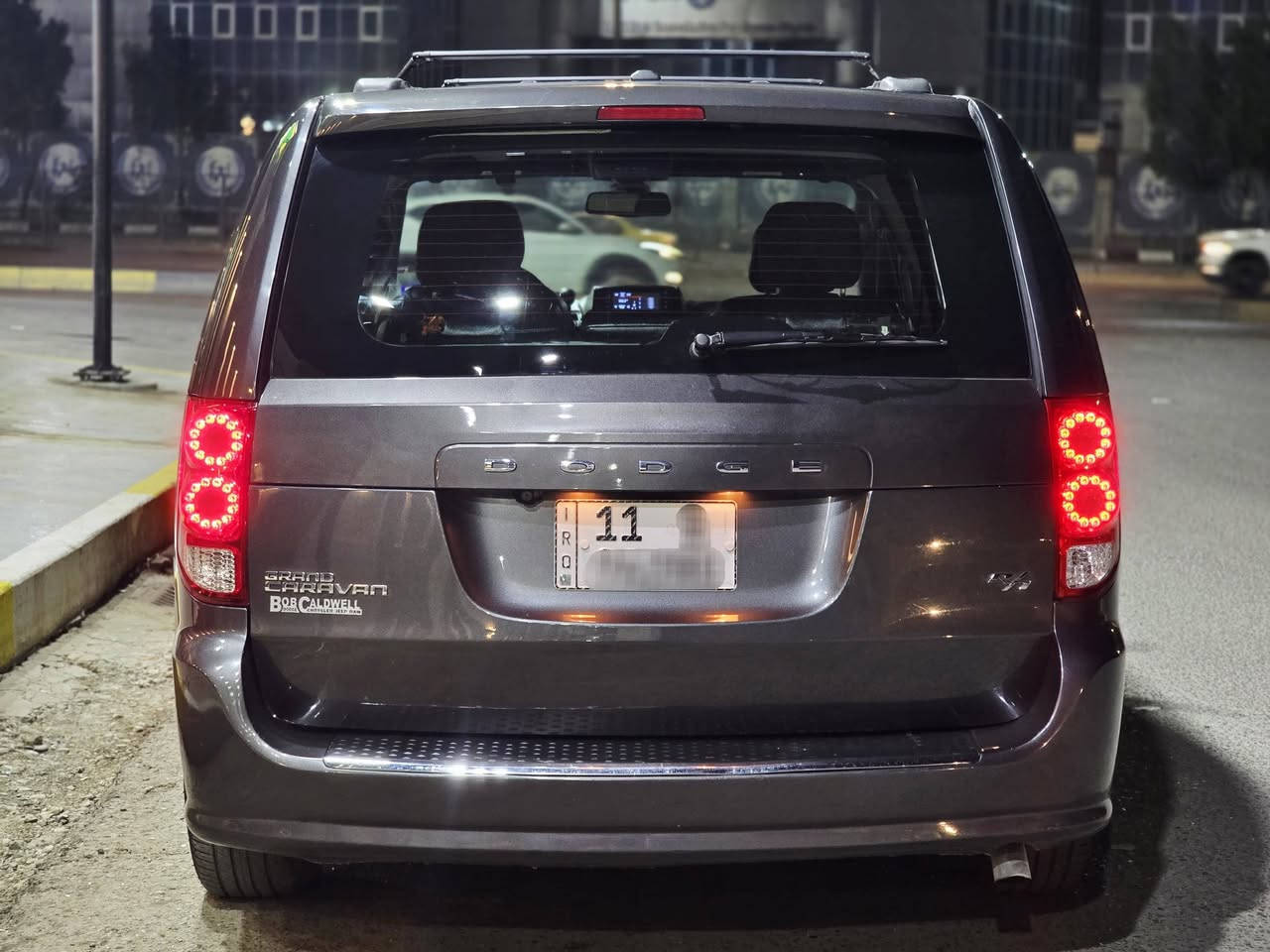 للبيع دوج كرفان  2020 لون رصاصي 
فول مواصفات ماشية 73 الف بدون ايرباك 
حجم 6 سلندر 3600 أبواب كهرباء 7 راكب
كرسي السائق كهرباء الكشنات جلد 
تبريد 3 قطع شاشة بالسقف كامرة 
تحكم ستيرن كشنات خلفي منفصل
باب الصندوق كهرباء تشغيل عن بعد 
الارضية مدوشمة جلد بالكامل
السيارة بيها منظومة غاز تخم تايرات جديد 
السيارة وارد أمريكي الضرر خلفي مرفق صور الحادث مع المنشور باب الجنطه ابلادي نفس ألون والجاملغ الخلفي انصبغ بدون ايرباك المحرك و الكير مكفولات 
السيارة جاهزة من كلشي 
رقم بغداد ومكانها بغداد السعر  195 ورقه
للأستفسار ***********
