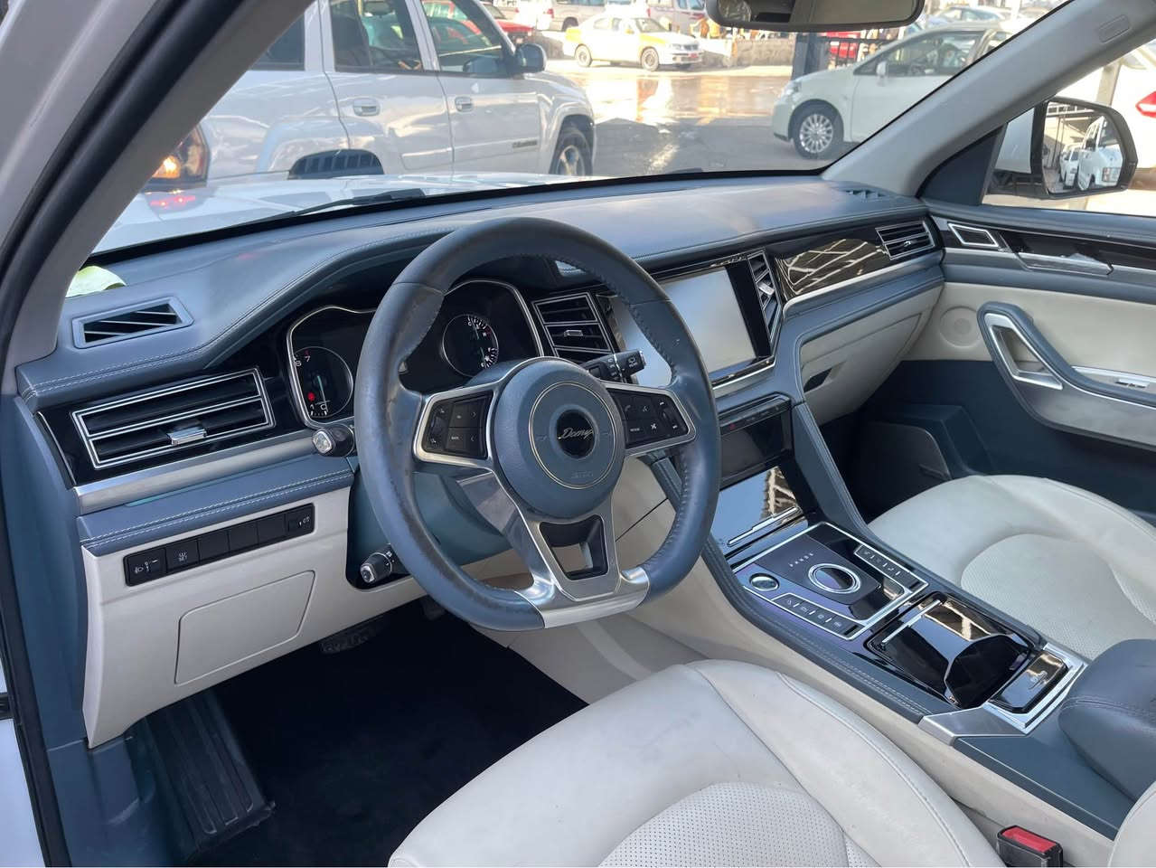 DOMY  X7 2019
 بیع او تراوس
بۆ فرۆشتن و گۆڕینەوە بە سەیارەیەک بەدڵم بێت
فوول فوول مواسەفات بۆیاخی نییە ساردی نییە
بەسمە دەرگا بەسمە پانۆرامە شاشەو کامێرا
لایت لید بلاجیکتۆر لید ڕاداری پێشەوە ودواوەو لاتەنیشتەکان هەر ٤ دەرگاو سنوقی شەفت بەسمە کوشن کارەبا ئۆتۆ هۆڵد برێک بەسمە تراکشن ٤ جۆر مۆدی لێخورین مەکینە ٢٠ی تۆڕبۆ گێڕماوس گێڕ سەر سوکان شاشە ئەلیکترۆنیسوکان ڤۆلێۆم تەحدید سرعە eco کار پلەی لیدی داشبڵ و بەر پێ ٣ ڕیز کوشن مەرکەزی کوشن هیتەر و جلد کوشن و ناوی سپی ونیلی تەقەڵ زۆر زۆر مواسەفاتی زیاتر.
گێڕو مەکینەی بە شەرت 
سەنەوی بەسەر چووە 
تەحویل و غرامە بەشەرت
نرخی ١٦٠ گەڵاو کەمێک مەجال
سلێمانی:
***********
*********** السليمانية, العراق
