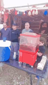 خيمه طول ٤ عرض ٣  حديد ثقيل وقماش سعر ٤٥٠  قفل ألف مكان بغداد لامين أسكينه رقم التليفون***********  ميز حديد سعر ٣٠ قفل نضافت ١٠٠بل١٠٠  عندي خمسه ميوزه خلاطات شربت البيع سعر واحد ٥٥ ألف قفل عندي ٣ نضافت ١٠٠بل١٠٠  طباخ مال جاي سعر ٧٥٠ ألف
