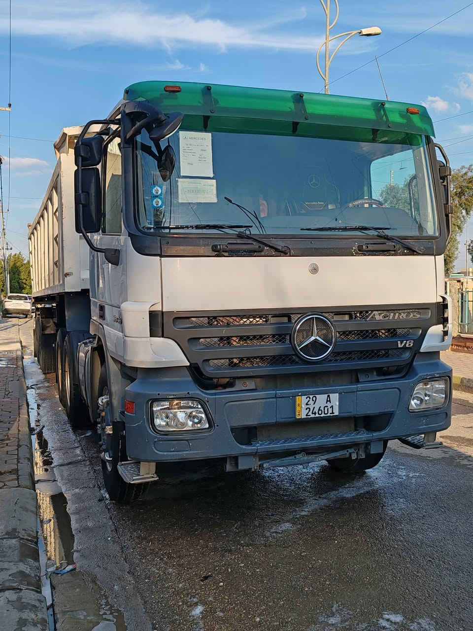 السلام عليكم مرخصه الادمن للبيع راس وعربانه اكتروز فحل ناصي مديل 2009 مديله مكفوله كفاله عامه تحويل مباشر سياره جهازه للعمل الاستفسار على الرقم ***********
