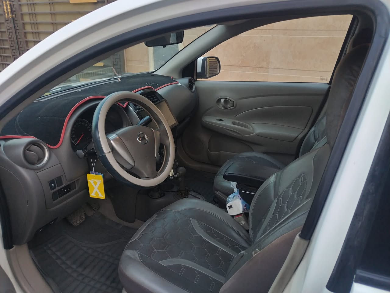 نيسان صني هندي  موديل ٢٠٢٤ ماشيه ٦٧الف بيه ضربه بالدعاميه الاماميه ومبدل مازده صفحه السايق السعر ١٢٥ $ وبيه مجال للاستفسار اتصل ع الرقم ***********
