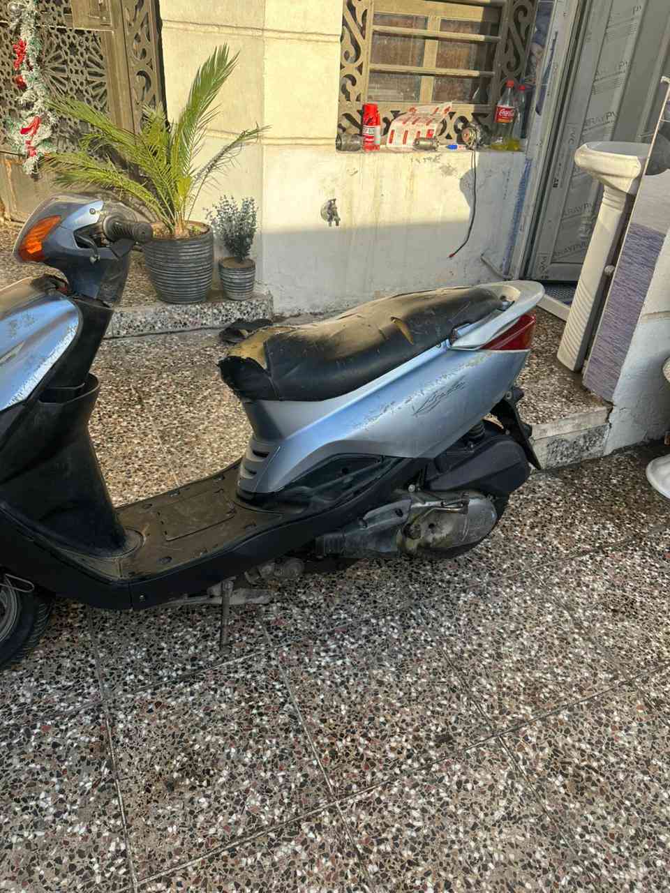 السلام عليكم دراجه بريز طافيه كاطعه ناريه كوم حديد اكرر كوم حديد كفرات بلاديه كابريتر اصليه تايرات جدد بريكات شغاله سعر ٢٧٥ الف عنوان بغداد البلديات رقم تلفون *********** اعتذر عن لرد
