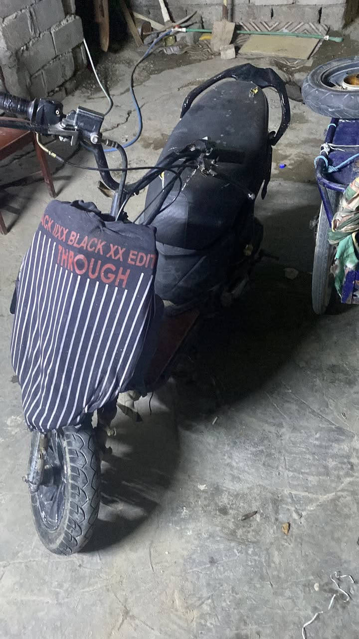 سلام عليكم دراجة اف اس محرك ماكس عدلة دراجة شغالة بس يرادلهة صفحة مال هندر وبنجرة ابيعة على وضعهة 125وبيهة مجال مكاني القبلة***********
