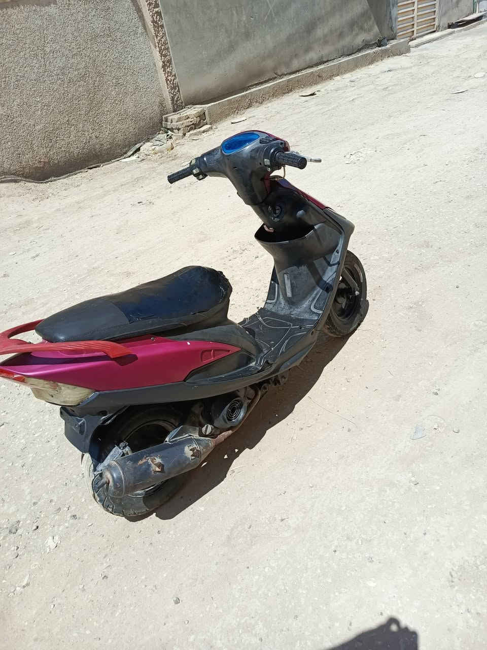السلام عليكم ماكس عدله ياباني للبيع شغاله سلف هندر كله كامله مكمله كله شغاله من الكول للول مكينه كهربائيات مكينه ناعمه مينسمع صوته وشرط شلعه ومعدل لادخان ولاتنقيص ولا نضوح تايرات جدد بريكات ماعايزه برغي 
السعر 450 وبيه مجال مكاني حله نادر الاولى 
الرقم ***********
